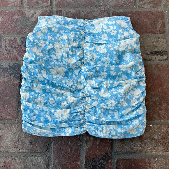 Mango Floral Blue White Skirt Ruched Mini NWT Size S - Picture 2 of 3